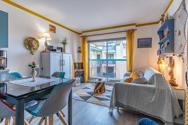 TV - Studio Apartment 'Cabine Centre Ville' with Wi-Fi (ARCACHON)
