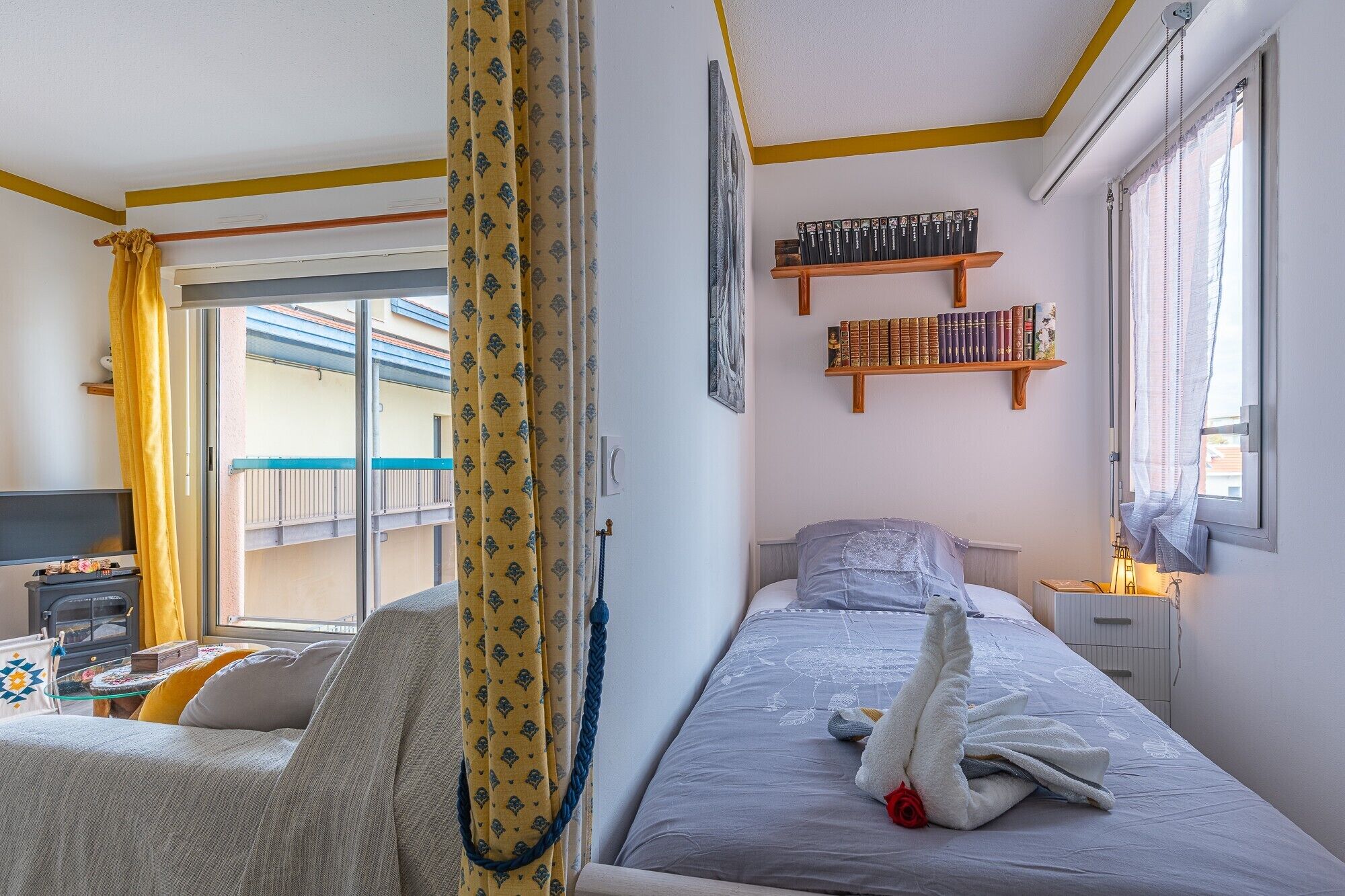 Iron/ironing board, free WiFi, bed sheets