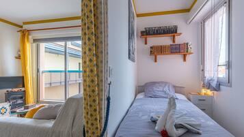 Iron/ironing board, free WiFi, bed sheets