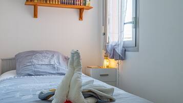 Iron/ironing board, free WiFi, bed sheets