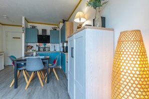 Dining - Studio Apartment 'Cabine Centre Ville' with Wi-Fi (ARCACHON)