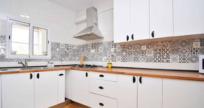 Holiday Apartment "La Casa De Manolo" with Mountain View, Private Terrace & Wi-Fi