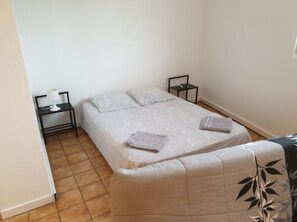 Free WiFi, bed sheets