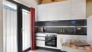 Réfrigérateur, four, plaque de cuisson, lave-vaisselle