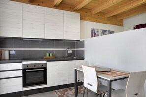 Kühlschrank, Ofen, Herdplatte, Geschirrspüler