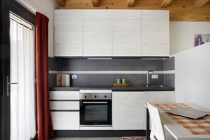 Refrigerador, horno, parrilla de estufa y lavavajillas 