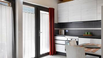 Frigorifero, forno, piano cottura, lavastoviglie