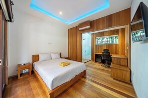 Deluxe Room | Individually furnished, desk, laptop workspace, soundproofing - ZenDen (Canggu)