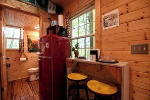 Fridge, microwave, oven, stovetop - The Peach Perch, Ridgetop, and 20 Minutes to Asheville! (Swannanoa)