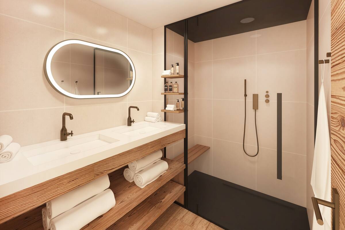 Ein modernes Badezimmer mit einem Doppelwaschbecken, einem großen Spiegel, einer Dusche und Holzregalen mit Handtüchern.