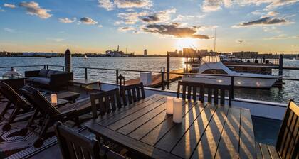 Luxe Houseboat with Epic 360 Views of Baltimore Harbor