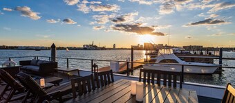 Luxe Houseboat with Epic 360 Views of Baltimore Harbor