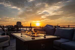 Property grounds - Luxe Houseboat with Epic 360 Views of Baltimore Harbor (Baltimore)