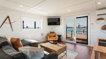 Smart TV, books, stereo