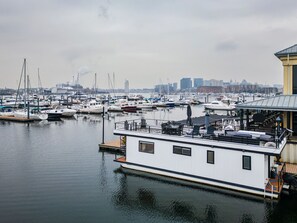 Marina - Luxe Houseboat with Epic 360 Views of Baltimore Harbor (Baltimore)