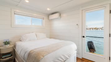 2 bedrooms, desk, free WiFi, bed sheets