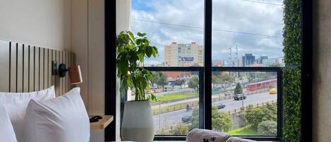 1 habitación, escritorio, tabla de planchar con plancha y wifi