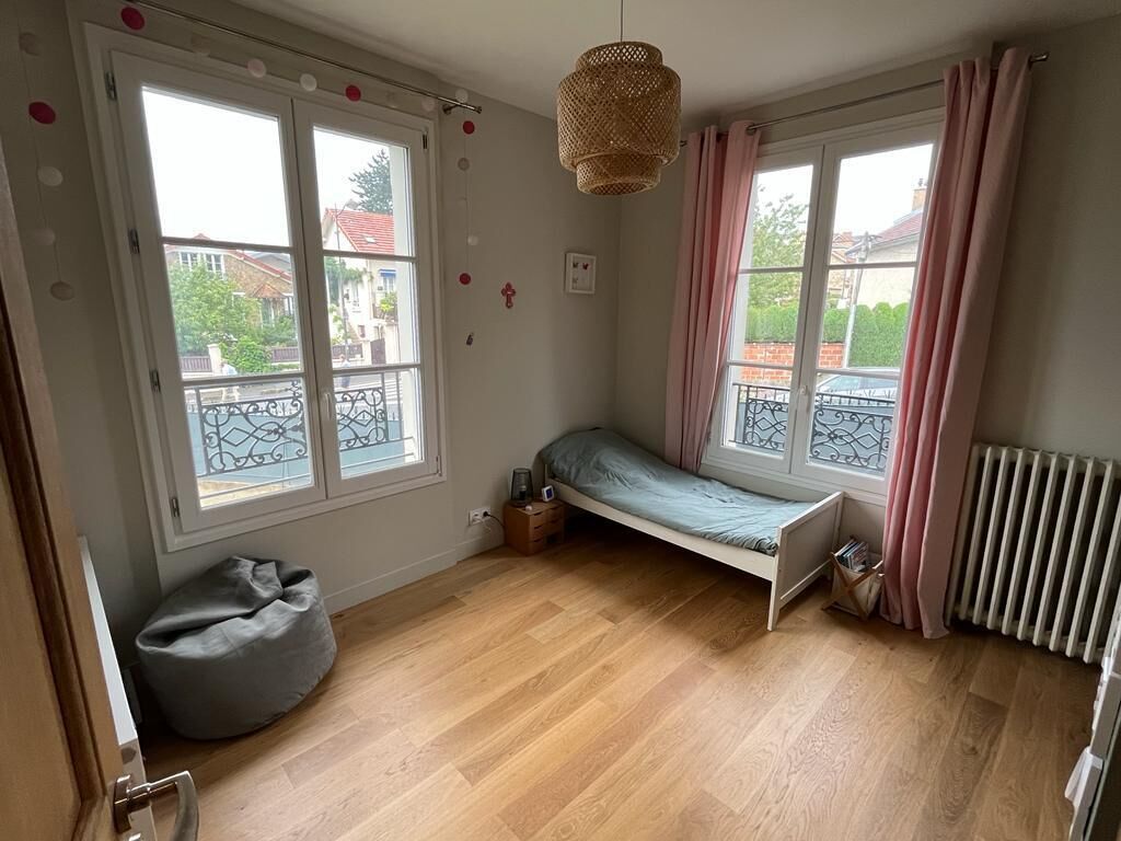 7 bedrooms, iron/ironing board, WiFi, bed sheets