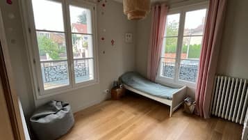 7 bedrooms, iron/ironing board, WiFi, bed sheets