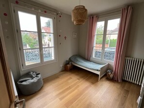 7 chambres, fer et planche à repasser, Wi-Fi, draps fournis