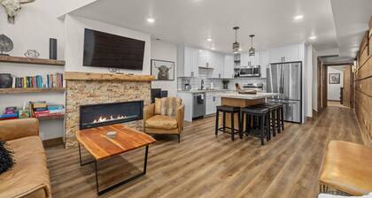 Luxury Red Lodge Retreat | Hot Tub | Downtown