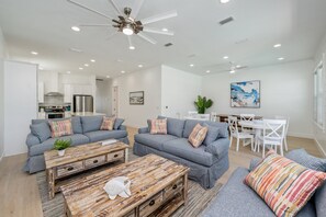 Fernseher, Tischtennisplatte, Stereoanlage