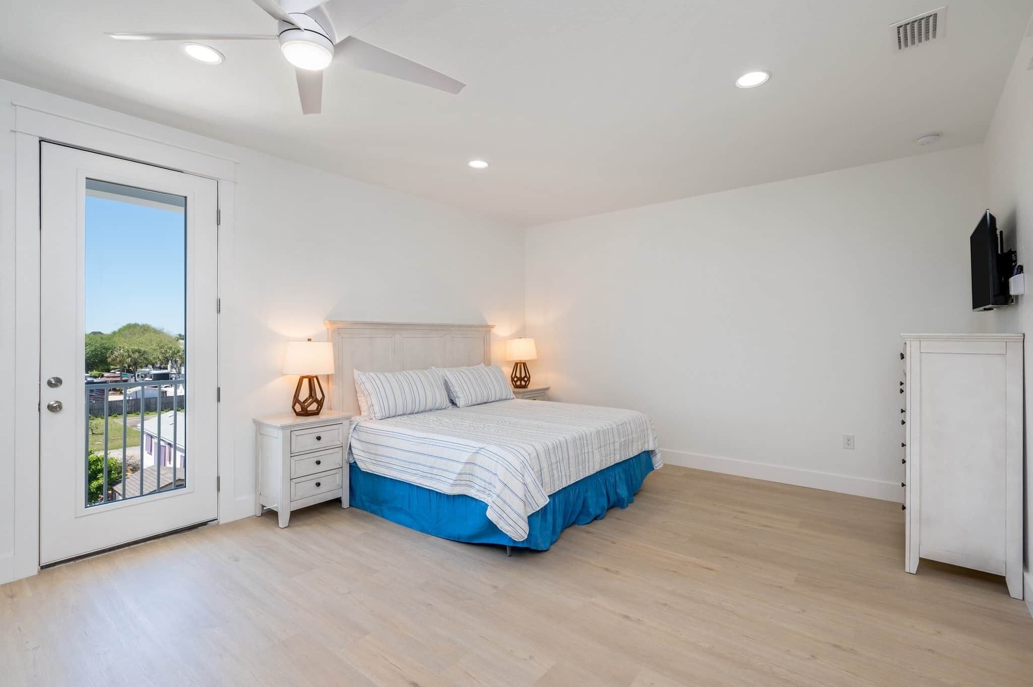9 habitaciones, tabla de planchar con plancha, wifi y ropa de cama 