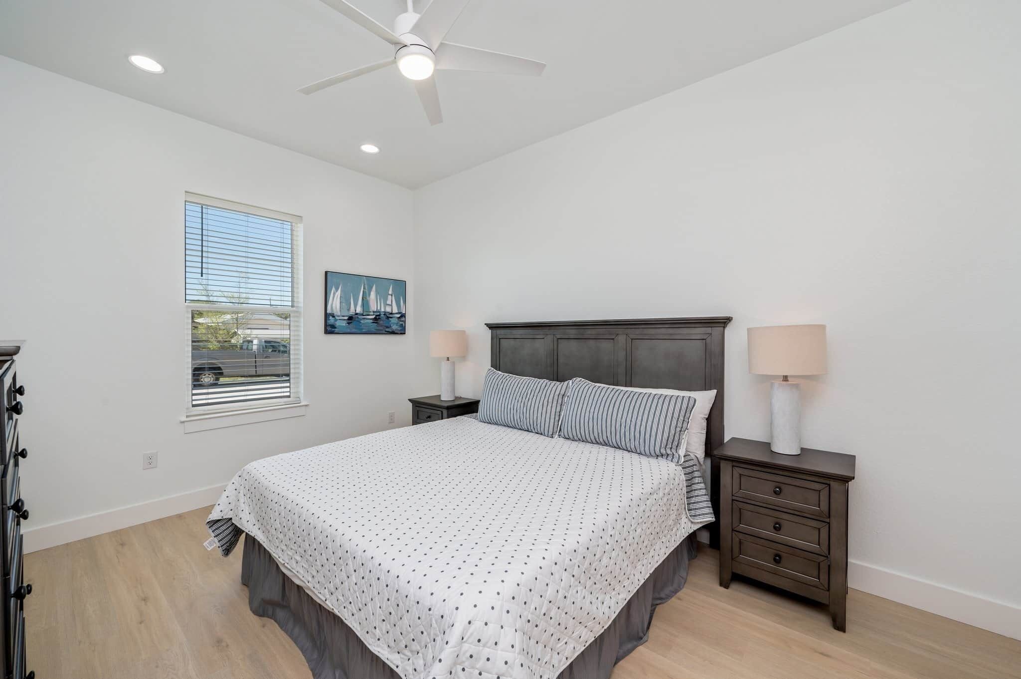 9 habitaciones, tabla de planchar con plancha, wifi y ropa de cama 