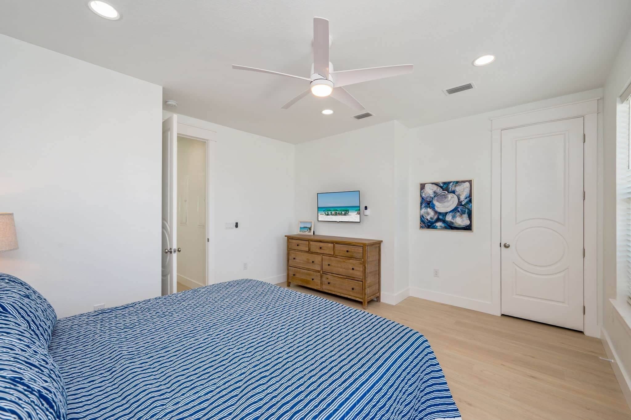 9 bedrooms, iron/ironing board, WiFi, bed sheets