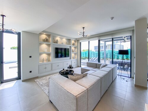 Dubai Hills Luxury Villa Complete With car & Driver