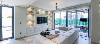 Dubai Hills Luxury Villa complete with car & driver