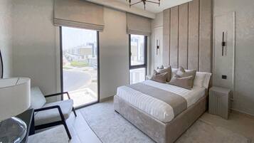 4 bedrooms, iron/ironing board, WiFi, bed sheets