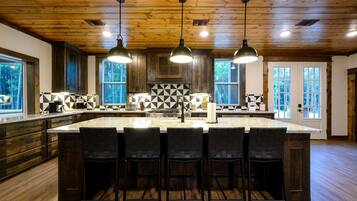 KĂŒhlschrank, Mikrowelle, Ofen, Herdplatte