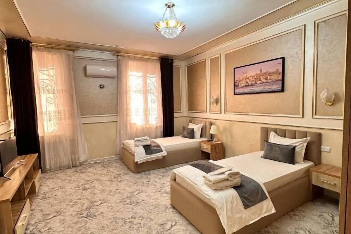 1 bedroom, desk, blackout drapes, free WiFi