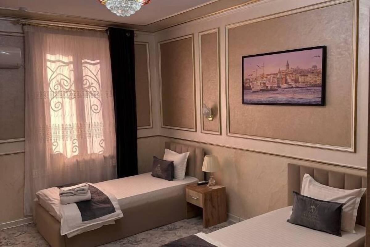 1 bedroom, desk, blackout drapes, free WiFi