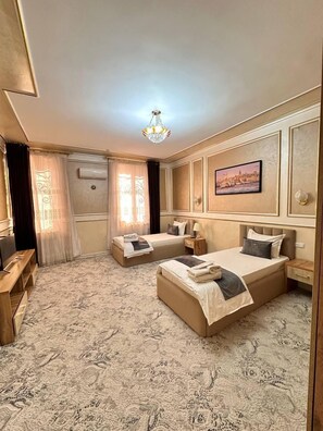 Camera Superior con 2 letti singoli | Una scrivania, tende oscuranti, Wi-Fi gratuito, lenzuola