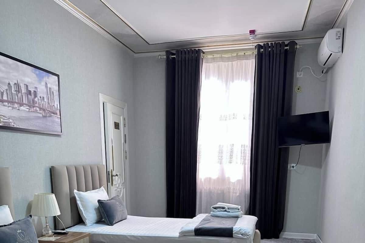 Standard-Doppel- oder -Zweibettzimmer | 1 Schlafzimmer, Schreibtisch, Verdunkelungsvorhänge, kostenloses WLAN