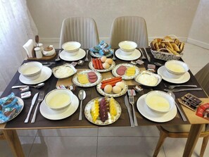 Café da manhã continental grátis todos os dias