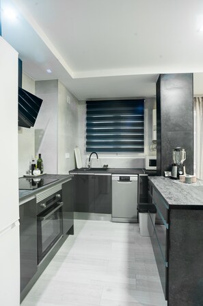 Kjøleskap, mikrobølgeovn, ovn og oppvaskmaskin