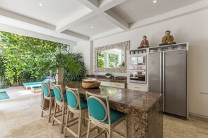 Fridge, microwave, stovetop, coffee/tea maker - Modern style 3 bedrvilla, 12m pool, 700m beach (Bali)