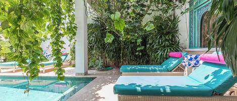 حمّام سباحة خارجي