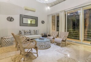 TV - Modern style 3 bedrvilla, 12m pool, 700m beach (Bali)