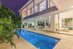 Outdoor pool - Modern style 3 bedrvilla, 12m pool, 700m beach (Bali)