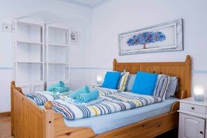 1 Schlafzimmer, Zimmersafe, Schreibtisch, Bügeleisen/Bügelbrett