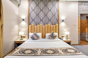 주니어 스위트 | 객실 내 금고, 각각 다르게 가구 비치, 책상, 노트북 작업 공간