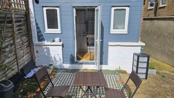 Studio | Outdoor dining