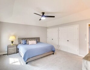 4 habitaciones, tabla de planchar con plancha, cuna de viaje y wifi