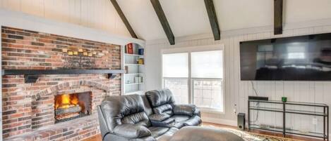 Smart TV, fireplace