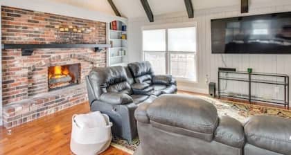 KC Chalet in Lenexa & Overland Park Area. Private covered garage and driveway.