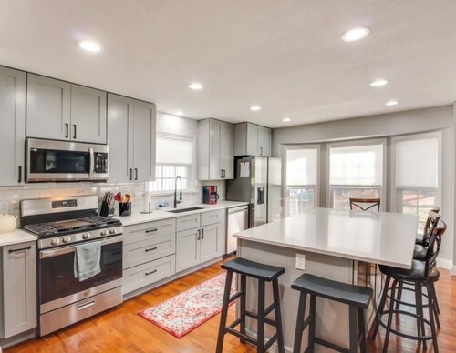 KC Chalet in Lenexa & Overland Park Area. Private covered garage and driveway. 